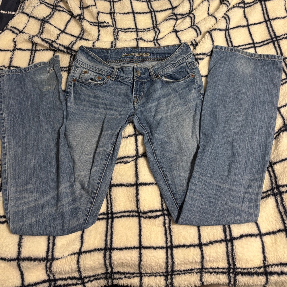 Women's low rise American eagle jeans